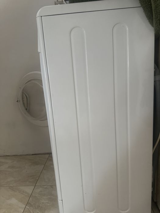 Продам пральну машинку Indesit.