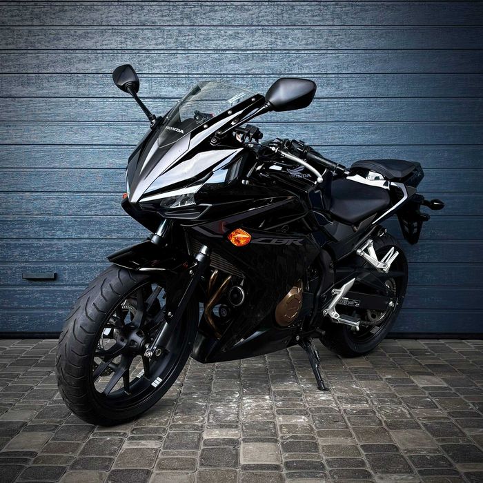 Продам мотоцикл Honda CBR400R (1676)