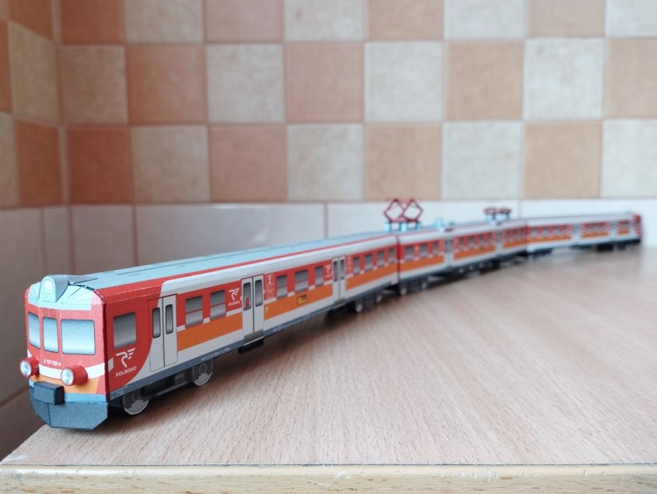 Model kartonowy zabawka pociąg miejski POLREGIO długosc modelu 74cm au