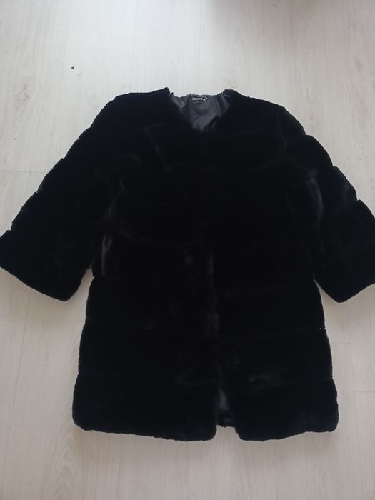 Piękne dłuższe  lśniące kurtka futerko