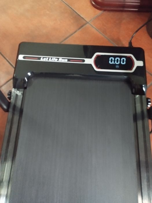 Passadeira de corrida elétrica em excelente estado
