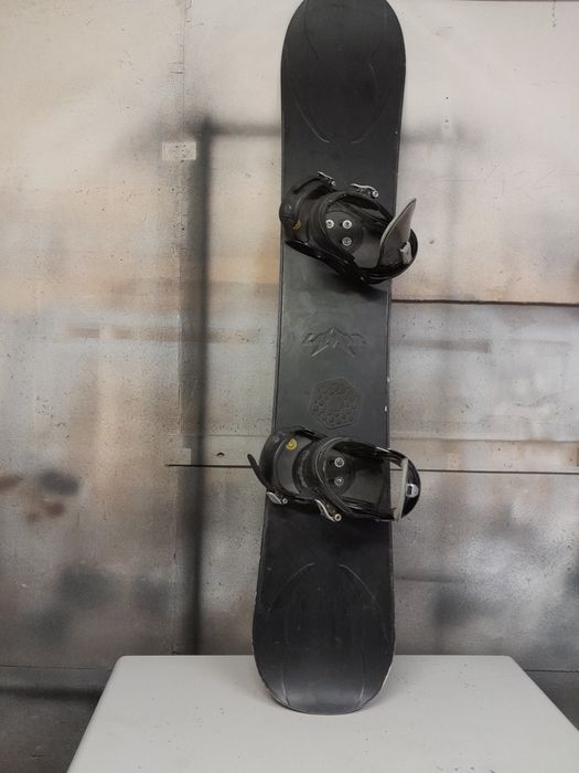 Sprzedam deskę snowboardową Lamar