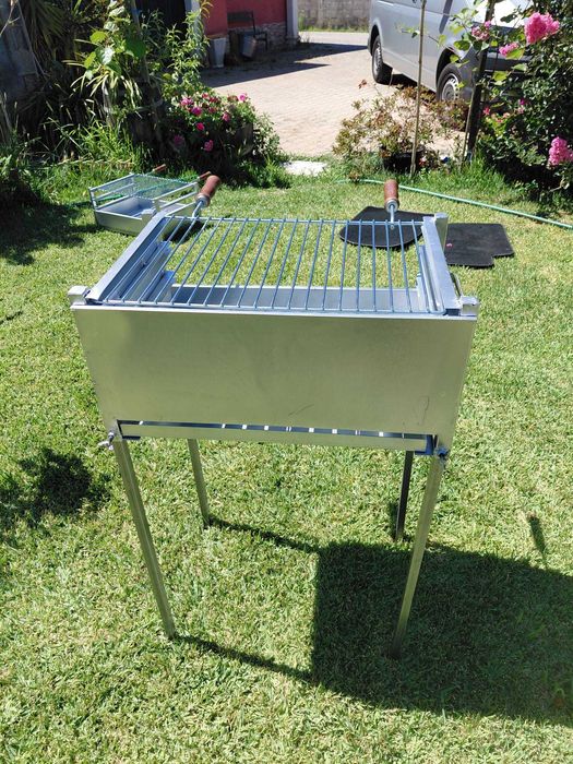 Grelhador Chapa Zincada 60x40 com pernas