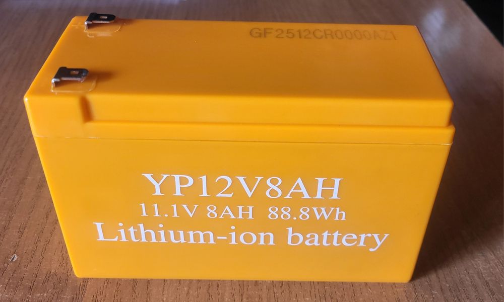 Аккумулятор  Li-on , 12V 8Ah