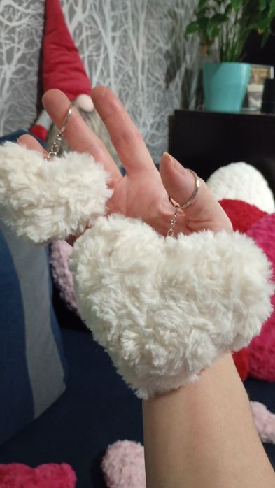 Serce na dłoni brelok