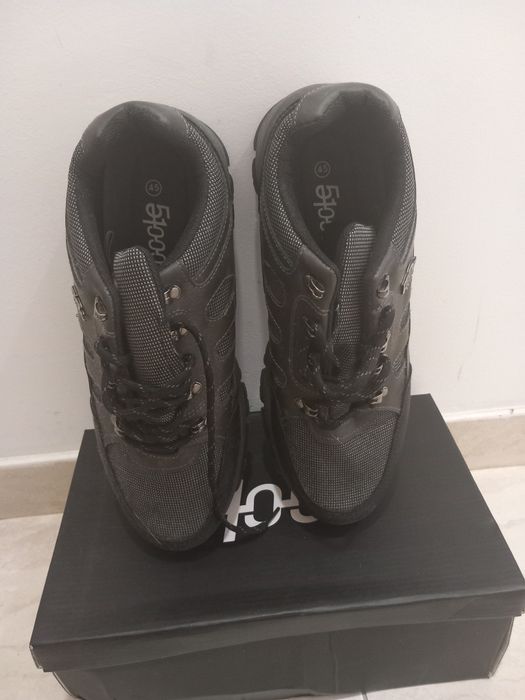 Sapatos de homem novos