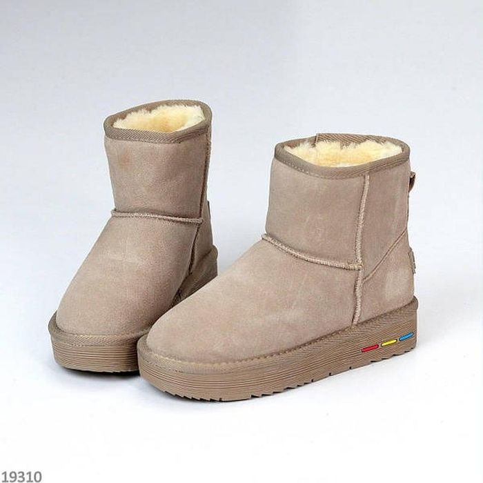 Уги бежеві натуральна замша  на потовщеній підошві 37,38,39р