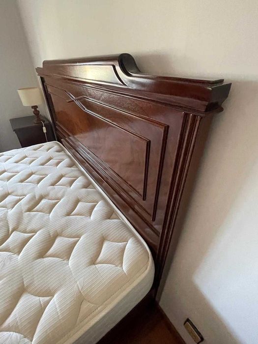 Mobiliário de quarto praticamente sem utilização, sempre mantido em excelente estado.