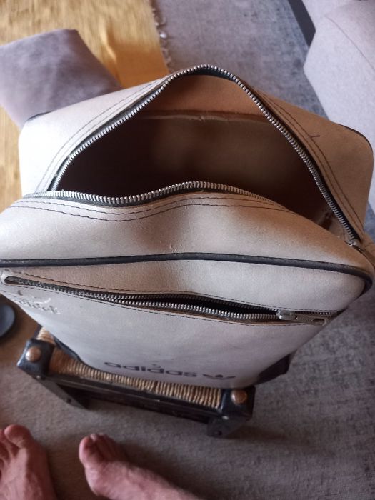 Mala Adidas em bom estado