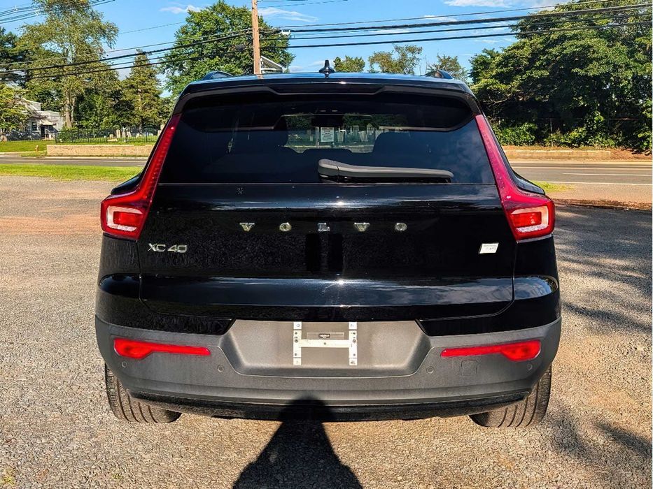 Volvo XC40 Electric      2022