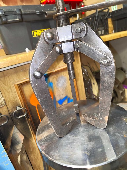 Ściągacz do łożysk i kół pasowych trójramienny. Duży.