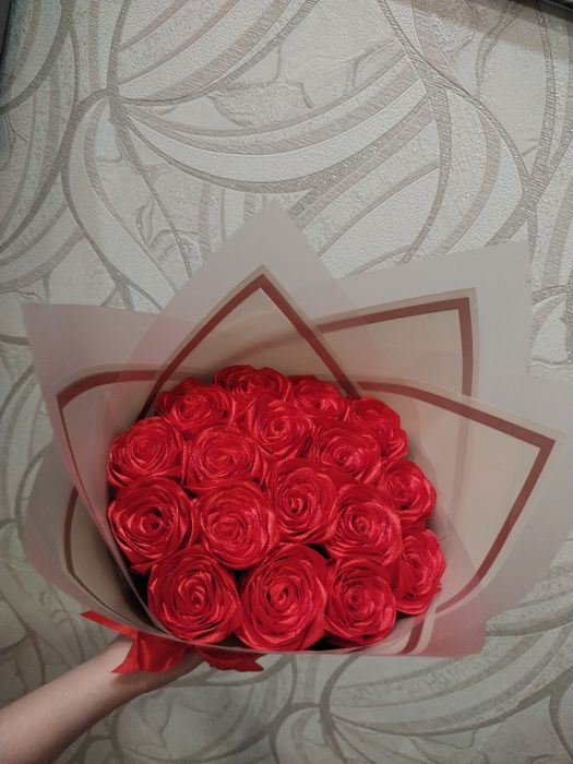 Букет роз из атласной ленты