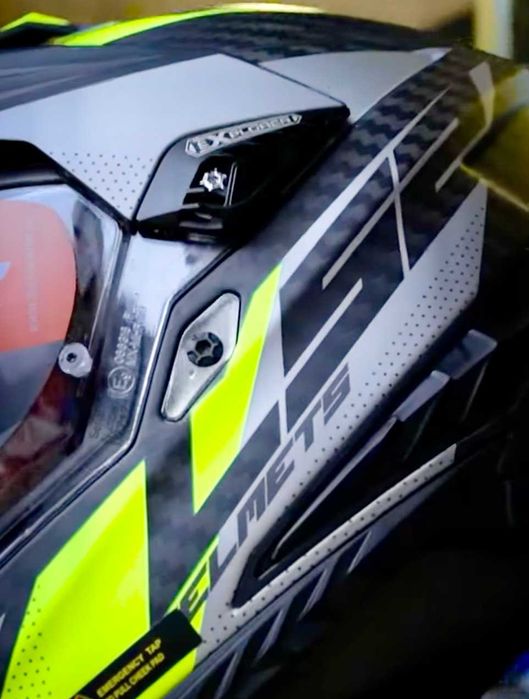 Capacete NOVO LS2 Explorer Carbon Focus Matt (35% DESCONTO) Tam XS