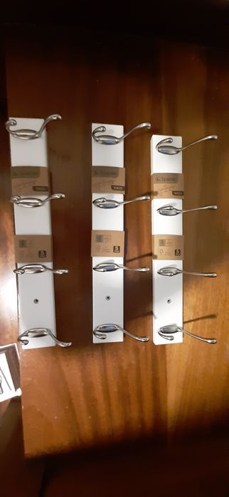 3 cabides madeira brancos novos