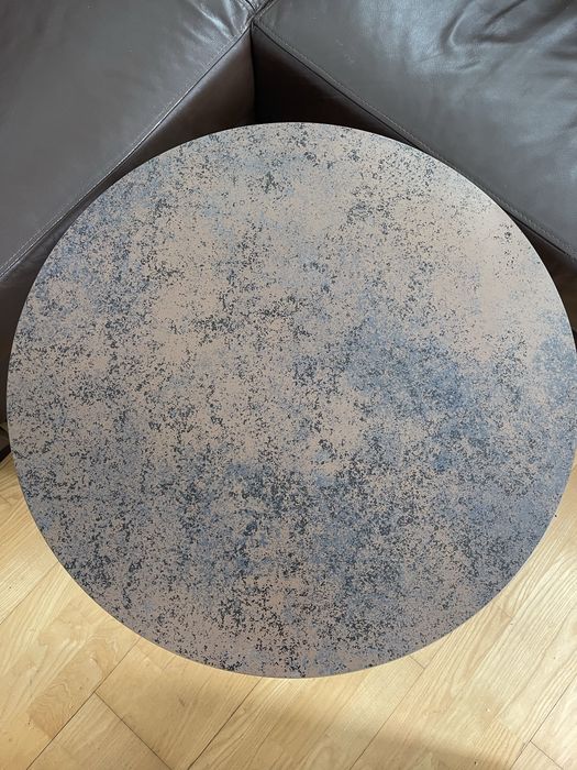 Stylowy okrągły stolik kawowy