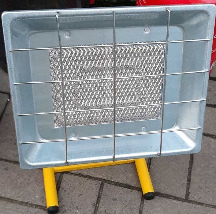 Газовий балон з нагрівачем та пальником для готування їжі