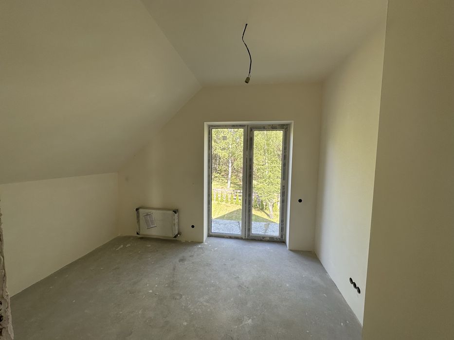 Будинок біля лісу