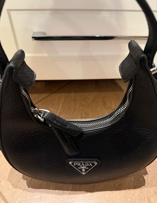 Torebka bagietka czarna Prada Hobo