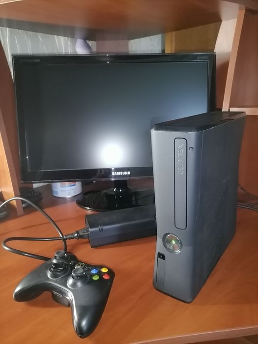 Microsoft Xbox 360 slim, Freeboot, Aurora, на чипі