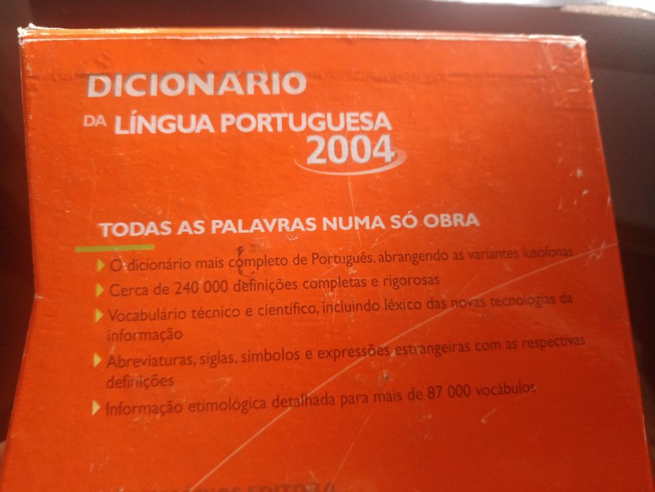 Dicionário da Língua Portuguesa 2004