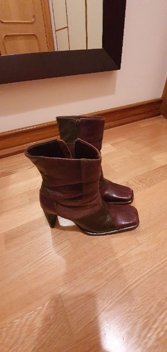 Botas em pele de alta qualidade