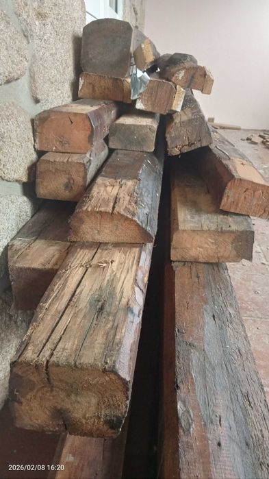 Vigas de madeira antiga