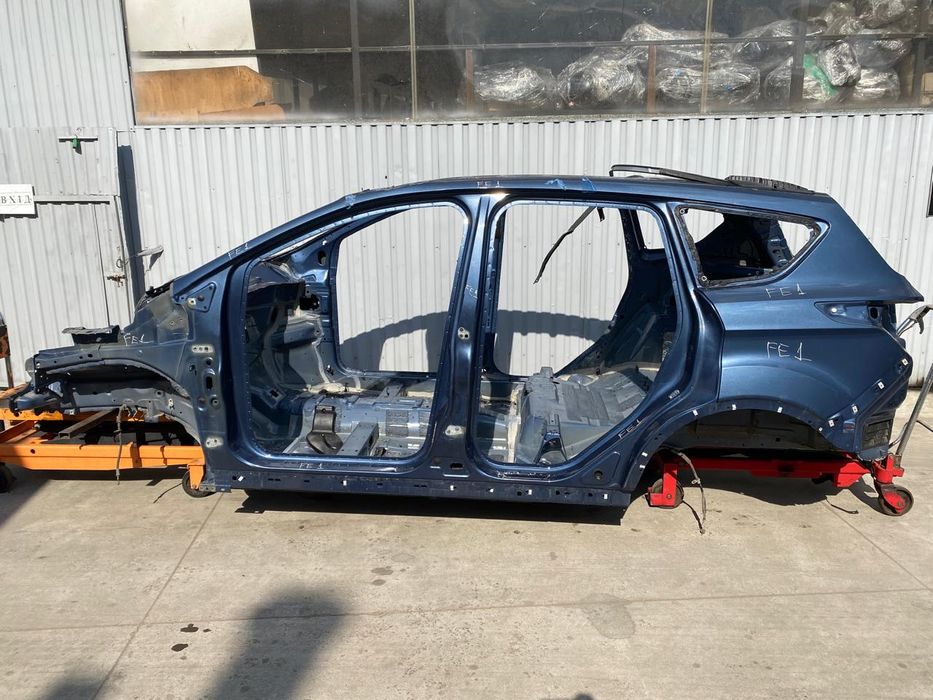 Кузов Четверть Передня Ліва Четверть Передня Права Четверть