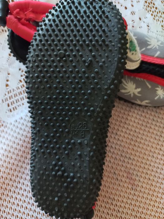 Дитячі крокси і тапочки для моря і плавання