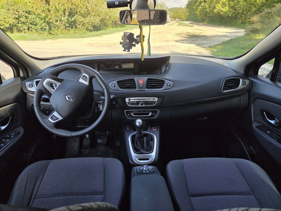 Renault Grand Scenic 2011р.  1,5дизель