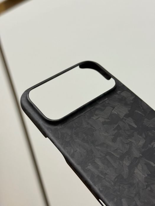 Чехол из кованого карбона iPhone 17 Pro Max