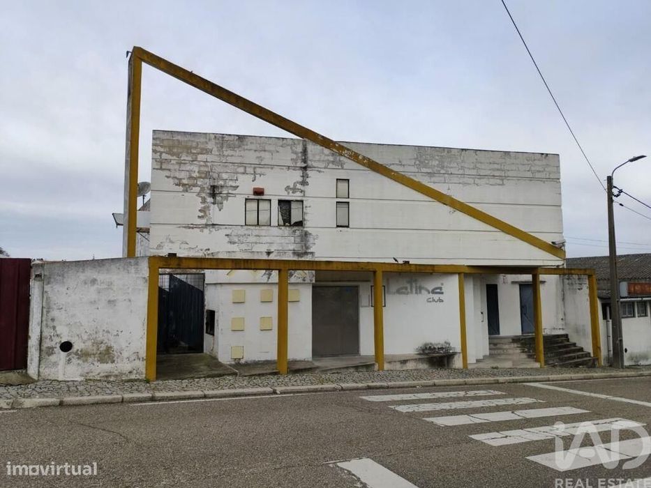 Loja / Estabelecimento Comercial em Mora de 330,00 m2