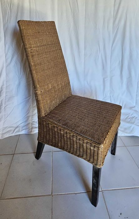 2 cadeiras em palhinha