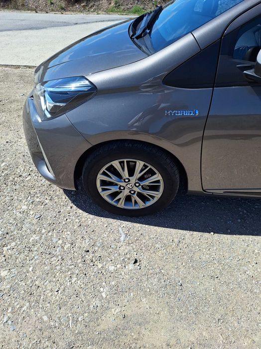 Toyota Yaris Hybrid — photo 2
