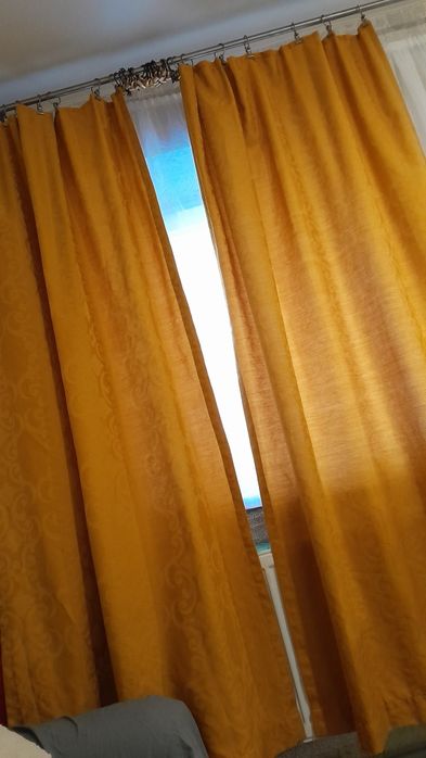 Шторы 2 штуки.плотные .
