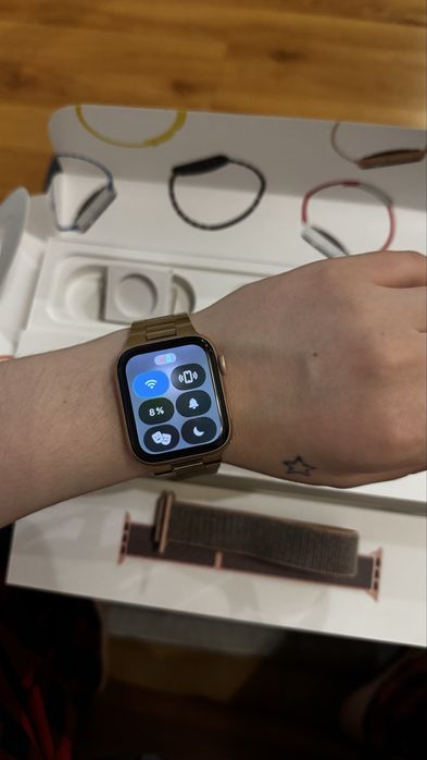 Смарт годинник Apple Watch SERIES 4 Gold Aluminum Case Pink  44MM