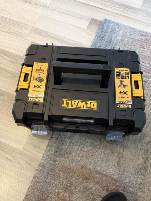 Wiertarko wkrętarka dewalt  DCD776 akumulatorem i ladowarka + walizka