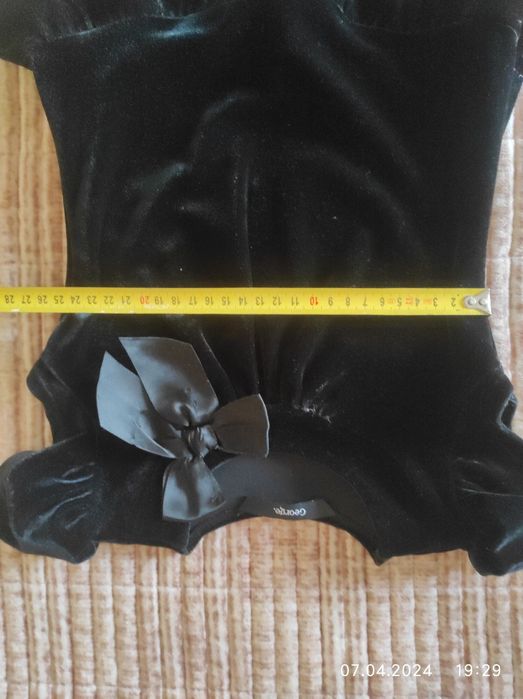 Чорне велюрове плаття 2-3 роки .