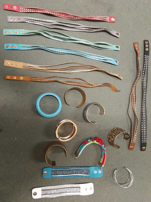 Pulseiras e Colares