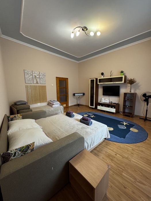 Будинок- квартира  подобово.  Берегове Центр Вільно з 30.01