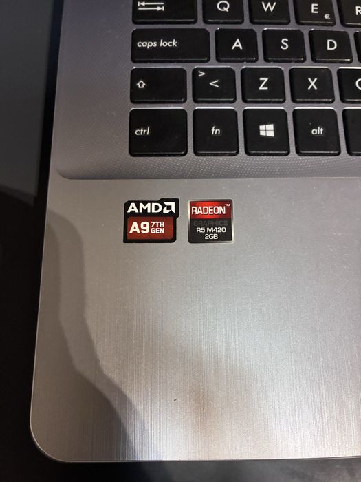 Asus vivo book AMD A9 R5 M420 2GB