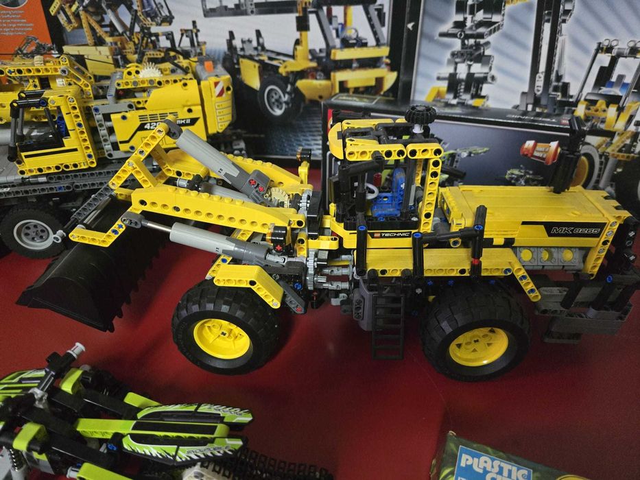 Conjuto 3 lego Technic com caixas 8110, mais 8265 e 42021