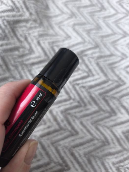 Nowy olejek Dottera Rose roller rollon