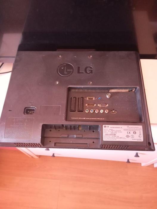Vendo TV LG sem base