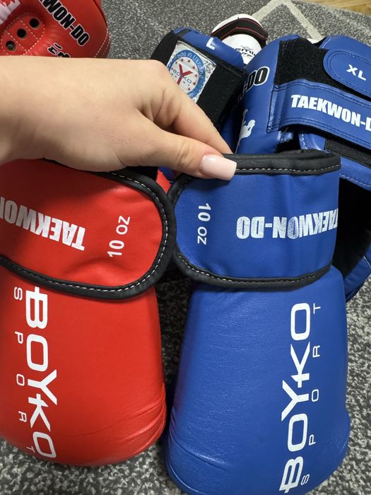 Екіпірування для таєквондо ITF синя та червона