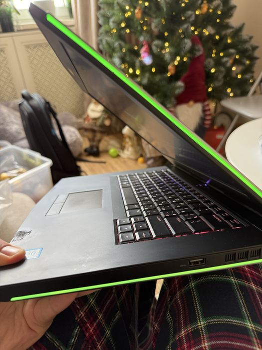 Dell Alienware ноутбук