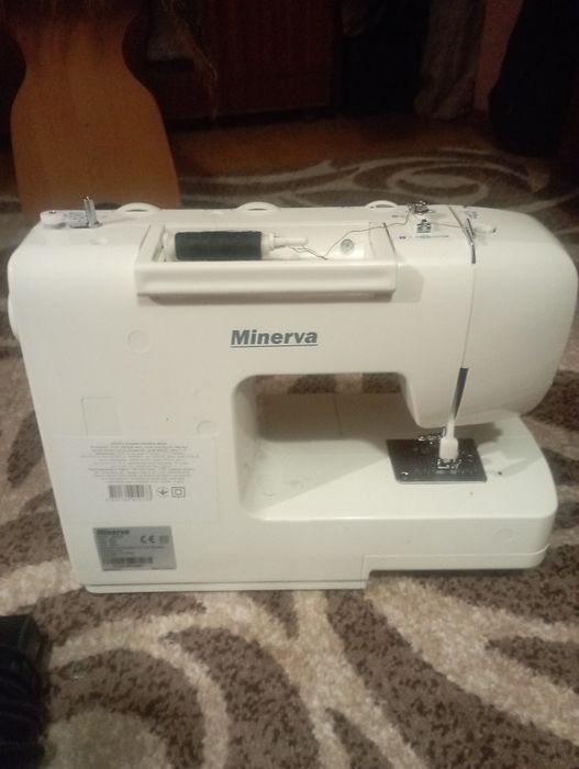 Продам машинку швейную Minerva