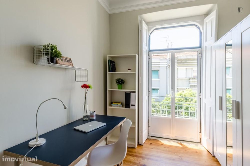 Quarto - localizado em Arroios Lisbon