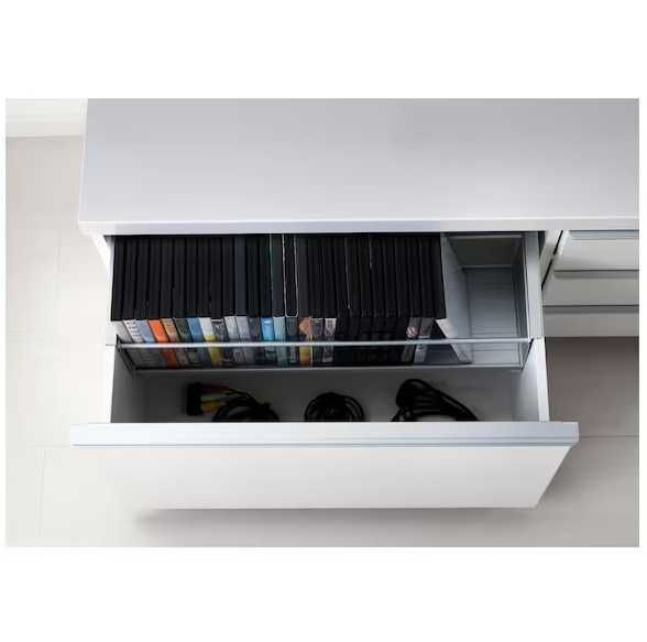 Móvel branco para TV