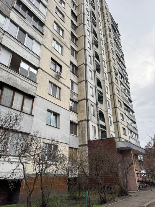 Продаж 2 кімнатна Бальзака 44 Троєщина