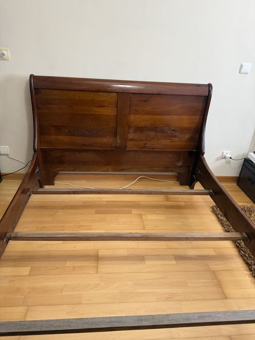 Cama de casal cerejeira em bom estado